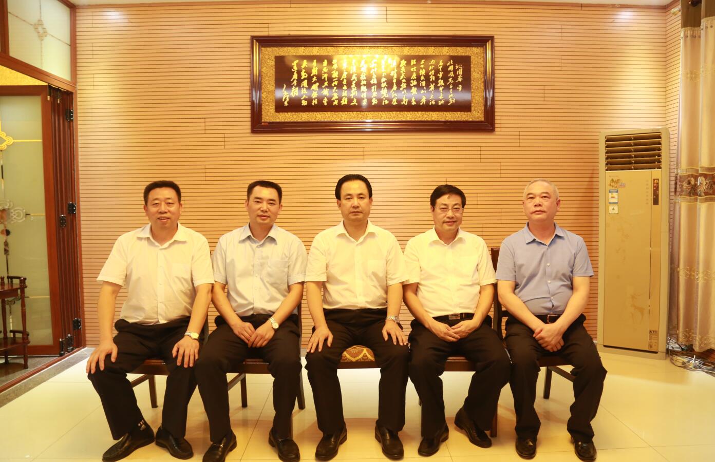 2016年9月，時任市委常務副市長楊親鵬等領導蒞臨公司指導.JPG